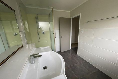 Photo of property in 24 Jillteresa Crescent, Half Moon Bay, Auckland, 2012