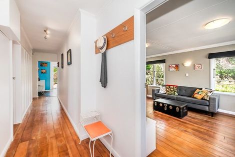 Photo of property in 106 Renown Road, Raumati South, Paraparaumu, 5032