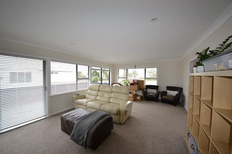 Photo of property in 2/42 Aberdeen Road, Campbells Bay, Auckland, 0620