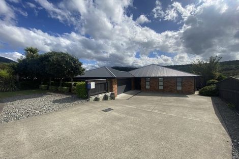 Photo of property in 27 Glentui Place, Waikawa, Picton, 7220