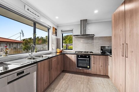 Photo of property in 11 Frederick Place, Whalers Gate, New Plymouth, 4310