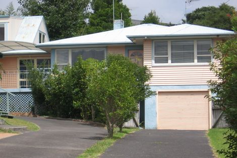 Photo of property in 2/6 Lyons Avenue, Murrays Bay, Auckland, 0630