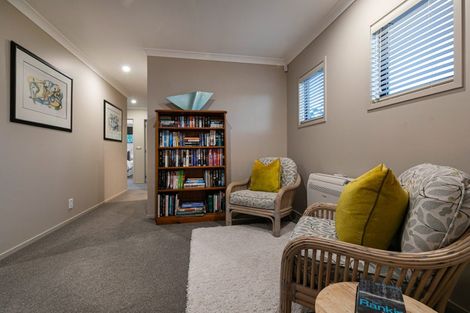 Photo of property in 2 Birchwood Grove, Greenhithe, Auckland, 0632