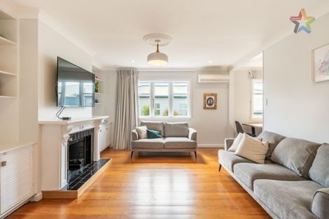 Photo of property in 206a Miromiro Road, Normandale, Lower Hutt, 5010