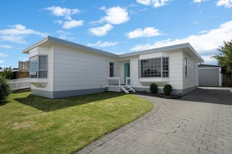Photo of property in 36 Gray Avenue, Paraparaumu Beach, Paraparaumu, 5032