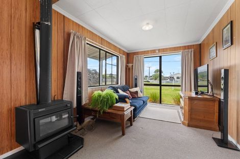 Photo of property in 5 Linklater Avenue, Foxton Beach, Foxton, 4815