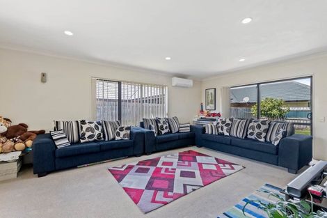 Photo of property in 19 Old Park Place, Takanini, 2112