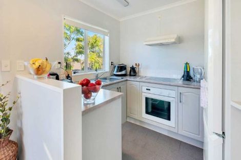 Photo of property in 11 Fulmar Way, Unsworth Heights, Auckland, 0632