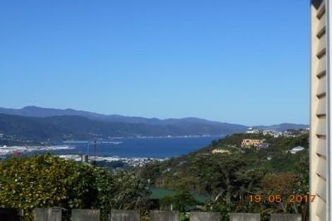 Photo of property in 202 Miromiro Road, Normandale, Lower Hutt, 5010