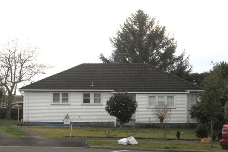 Photo of property in 8 Searancke Place, Fairfield, Hamilton, 3214