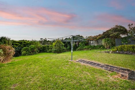 Photo of property in 20 Peter Terrace, Castor Bay, Auckland, 0620