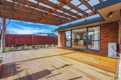 Photo of property in 8 Sorrento Place, Kelvin Grove, Palmerston North, 4414