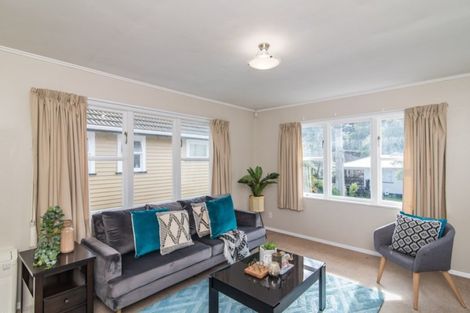 Photo of property in 49 Kiwi Crescent, Tawa, Wellington, 5028