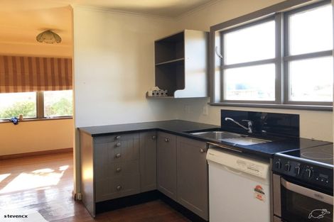 Photo of property in 5 Archbold Street, Newlands, Wellington, 6037