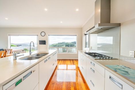 Photo of property in 18 Milford Street, Aotea, Porirua, 5024