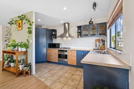 Photo of property in 72l Seabrook Avenue, New Lynn, Auckland, 0600