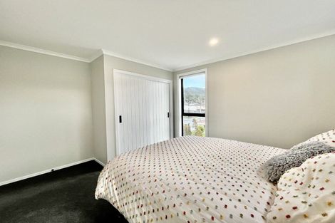 Photo of property in 9b Hinau Grove, Wainuiomata, Lower Hutt, 5014