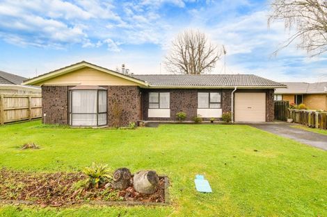 Photo of property in 8 Zenith Place, Conifer Grove, Takanini, 2112