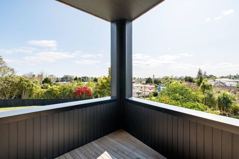 Photo of property in 4/7 Tarbett Road, Hillcrest, Hamilton, 3216