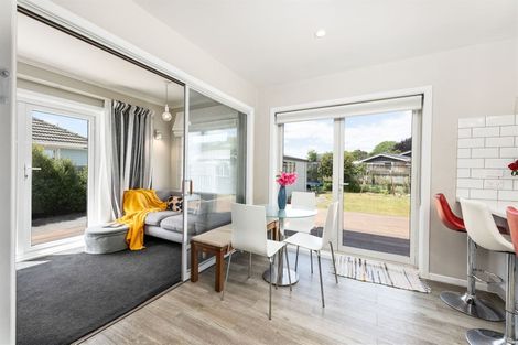 Photo of property in 18 Charlcott Street, Burnside, Christchurch, 8053