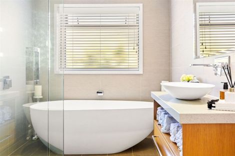 Photo of property in 86a Wiseley Road, West Harbour, Auckland, 0618