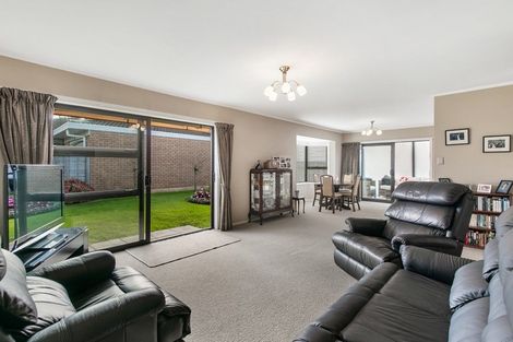 Photo of property in 2/61 Amaru Road, One Tree Hill, Auckland, 1061