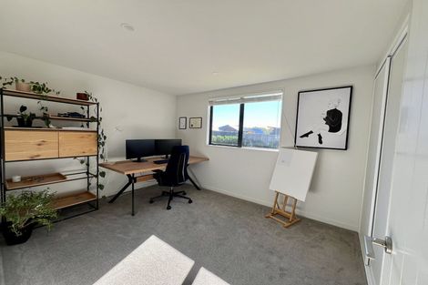 Photo of property in 12 Irvines Track, Halswell, Christchurch, 8025