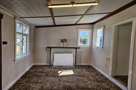 Photo of property in 52 Carthew Street, Okato, 4335