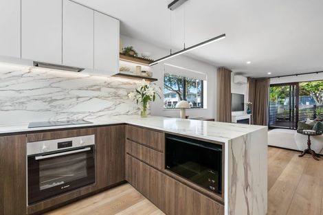 Photo of property in 41 Shortt Avenue, Mangere Bridge, Auckland, 2022