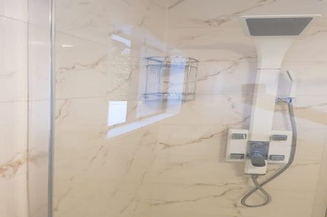 Photo of property in 10a Tirimoana Road, Te Atatu South, Auckland, 0602