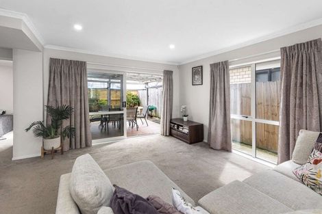 Photo of property in 16 Dolbel Place, Mangere East, Auckland, 2024