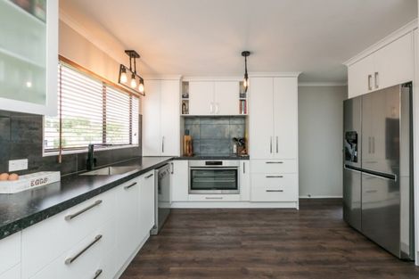 Photo of property in 11 Breadalbane Road, Havelock North, 4130