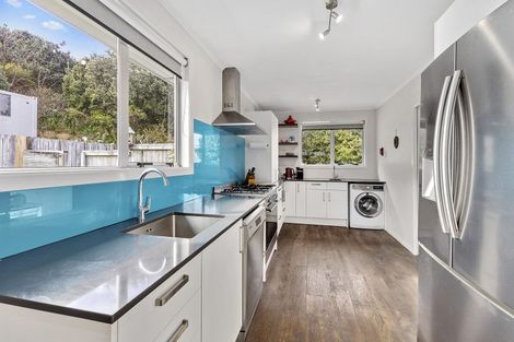 Photo of property in 16 Owhiti Street, Titahi Bay, Porirua, 5022