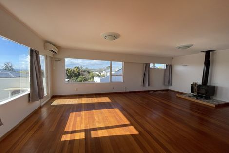 Photo of property in 167 Carlisle Road, Northcross, Auckland, 0632