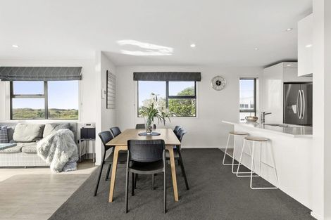 Photo of property in 972 Papamoa Beach Road, Papamoa Beach, Papamoa, 3118