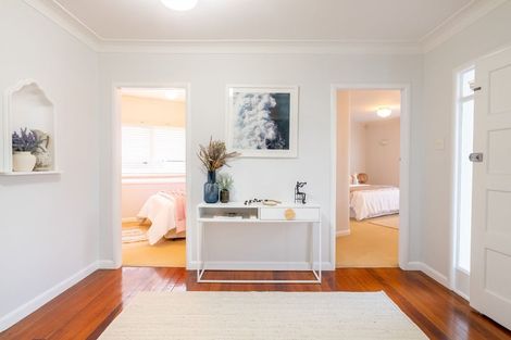 Photo of property in 33 Covil Avenue, Te Atatu South, Auckland, 0610