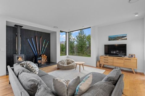 Photo of property in 6 Stackbrae Avenue, Wanaka, 9305
