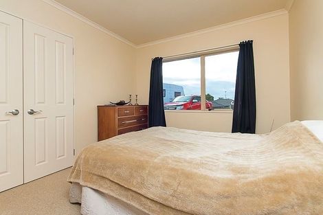 Photo of property in 18 Ernest Shackleton Place, Waiuku, 2123