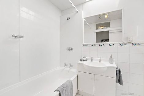 Photo of property in 20/4 Claremont Grove, Mount Victoria, Wellington, 6011