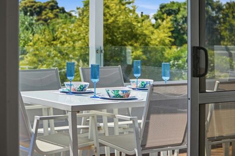 Photo of property in 1/22 Rothesay Bay Road, Rothesay Bay, Auckland, 0630