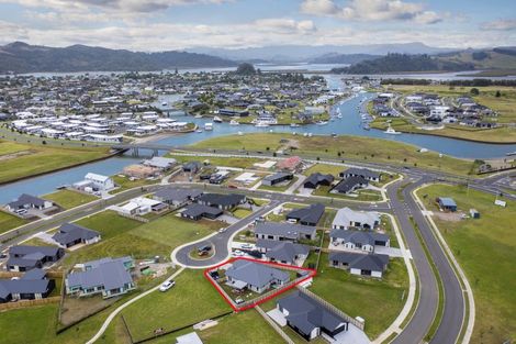 Photo of property in 7 Ronomor Place, Whitianga, 3510