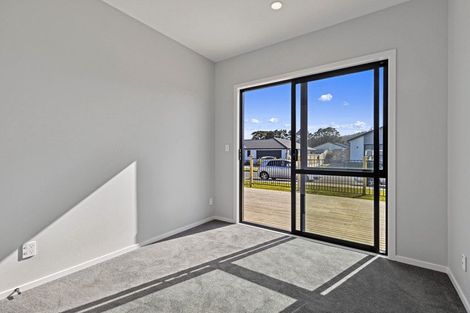 Photo of property in 11 Lewis Younie Road, Kumeu, 0810