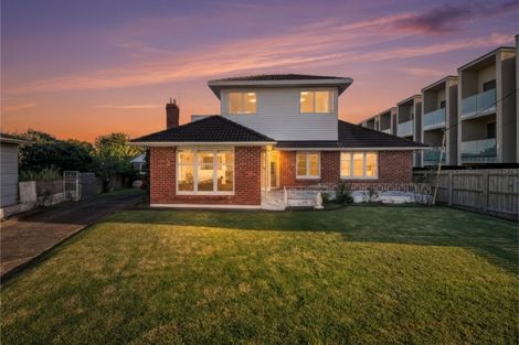 Photo of property in 2 Toru Street, Te Atatu Peninsula, Auckland, 0610