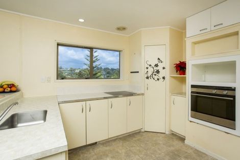 Photo of property in 2/6 Charmaine Road, Torbay, Auckland, 0630
