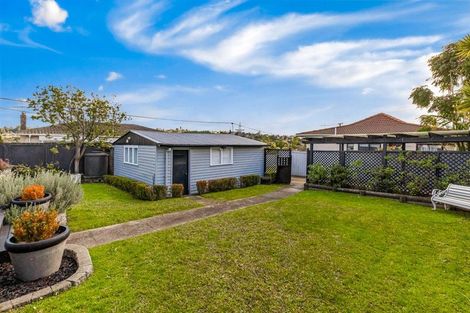 Photo of property in 2/29 Sunnyfield Crescent, Glenfield, Auckland, 0629