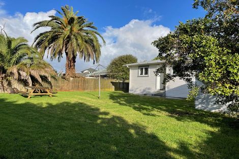 Photo of property in 3 Gloria Avenue, Te Atatu Peninsula, Auckland, 0610