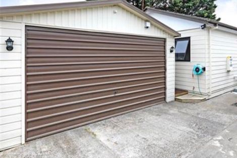 Photo of property in 1/2 Senecio Place, Weymouth, Auckland, 2103