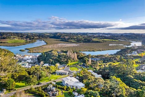 Photo of property in 299 Whangaparaoa Road, Red Beach, 0932