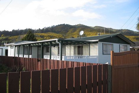 Photo of property in 31 Wood Street, Wainuiomata, Lower Hutt, 5014