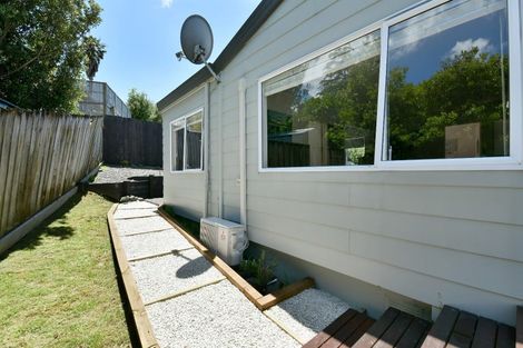 Photo of property in 2/4 Kenneth Hopper Place, Manly, Whangaparaoa, 0930